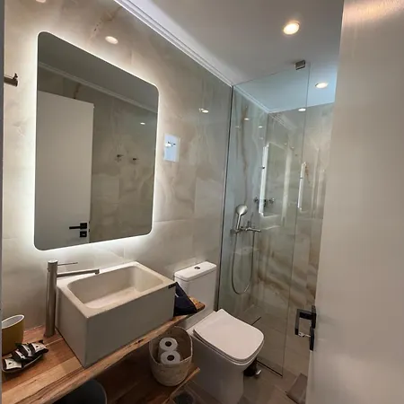 Azure Breeze شقة